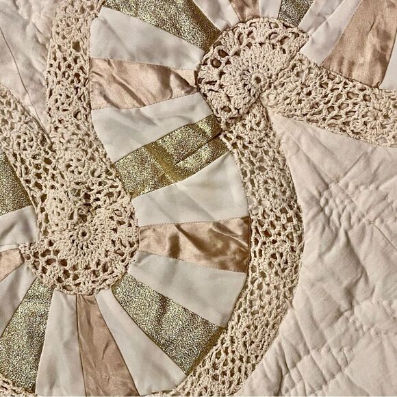 Vintage Quilted Lame Patch Crochet Trim Round Spilt Tie Tree Skirt Handmade - Picture 12 of 16